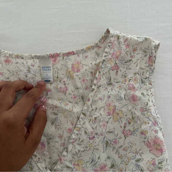 Old Navy Pink and Cream Floral Tank Top - Picture 5 of 5